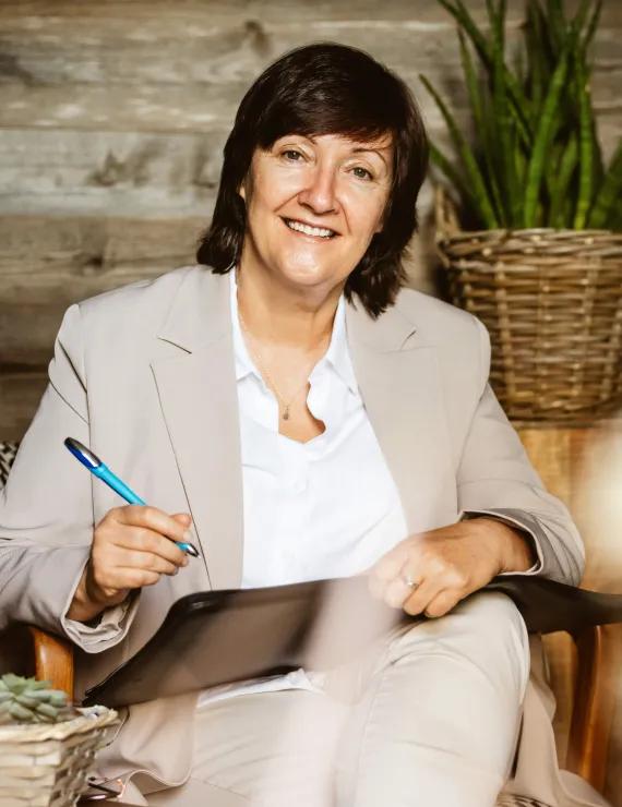 Photo of Kay Deirdre, IFS therapist