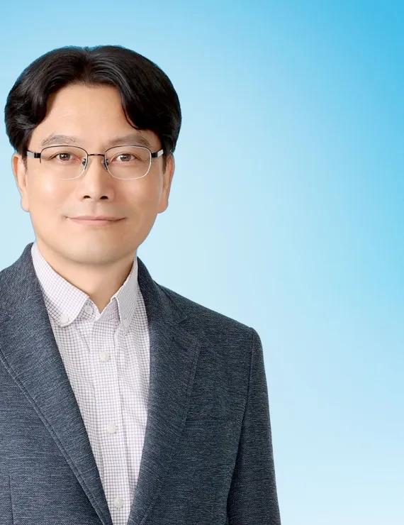 Photo of Min Yodal, IFS therapist