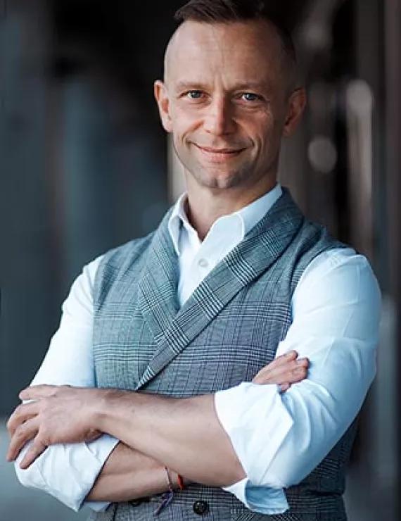 Photo of Derda Robert, IFS therapist