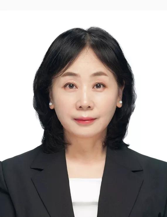Photo of Pak Kyong Suk, IFS therapist
